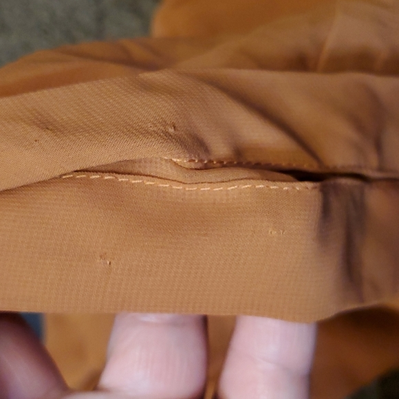 Silky texture blouse - Picture 2 of 2